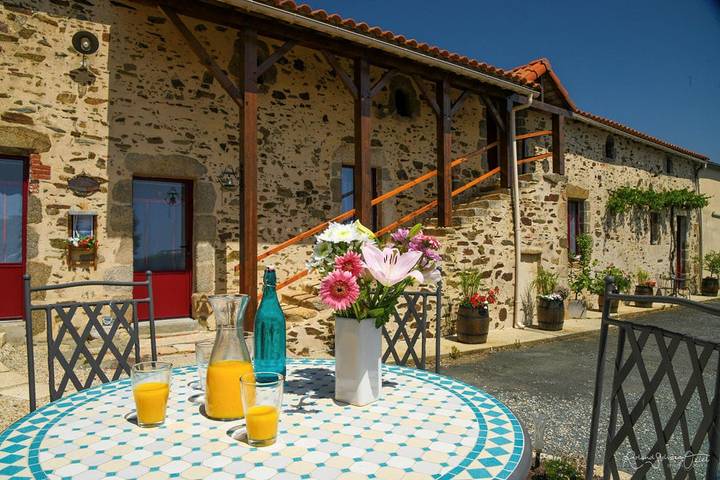 Chambre d’hôte pour 2 personnes, avec jacuzzi ainsi que jardin et piscine