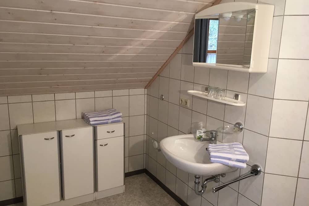 Ganze Wohnung, Familienfreundliche Ferienwohnung mit Blick über das Altmühltal in Riedenburg, Altmühltal