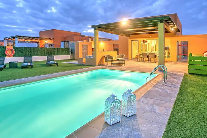 Villa pour 7 personnes, avec balcon et jardin dans Las Salinas