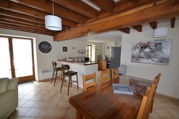 Gîte pour 8 personnes, avec jardin et terrasse dans Fontguenand