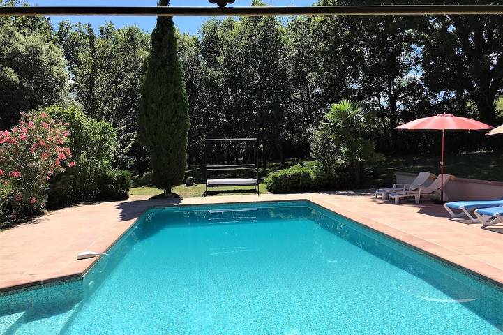 Gîte pour 6 personnes, avec jardin et terrasse à Lagraulet-Saint-Nicolas