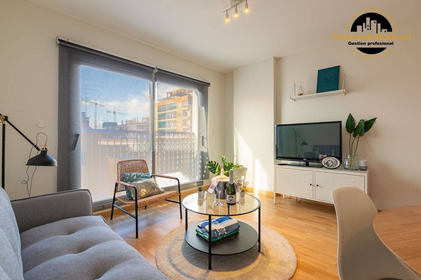 Entire apartment, Apartment 'La Rosaleda' with Balcony, Wi-Fi and Air Conditioning in Málaga Central District, Malaga
