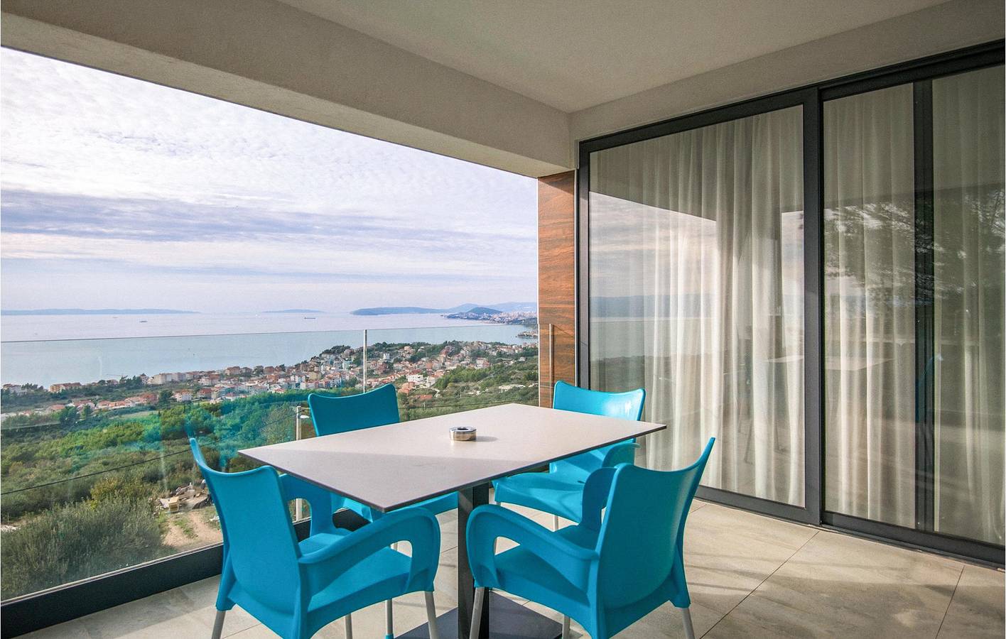 Gemütliche 2-Zimmer-Wohnung mit Pool, WLAN und Zugang zum Strand (1 km entfernt) in Grljevac (Podstrana), Podstrana