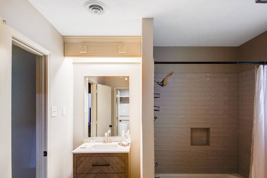 Cheerful, Relaxing Home Away From Home! in Jackson, Hinds County