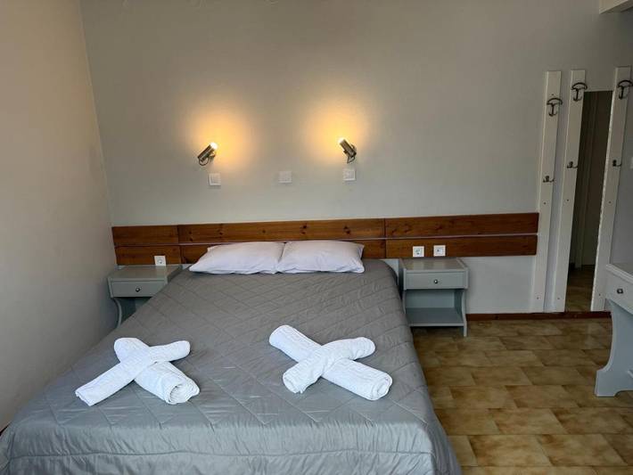 Ferienwohnung für 2 Personen, mit Terrasse und Ausblick in Tolo