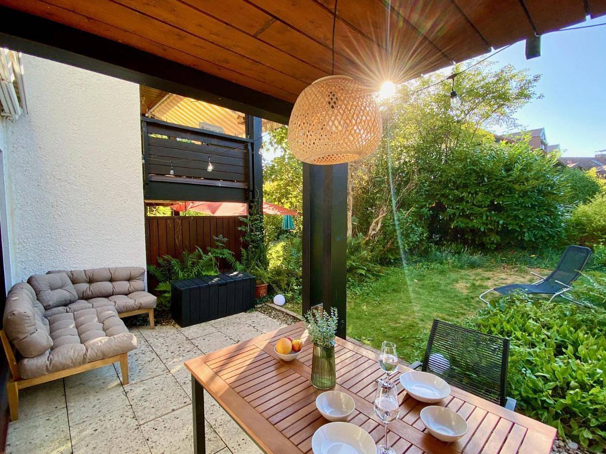 Ganze Wohnung, Design Studio am See mit Terrasse, Garten, 40m vom See - Snug Stays 2 in Wörthsee, Ammersee