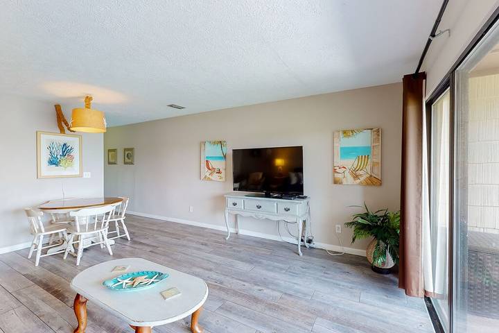 Vacation apartment for 4 people, with balcony and pool the Florida Panhandle