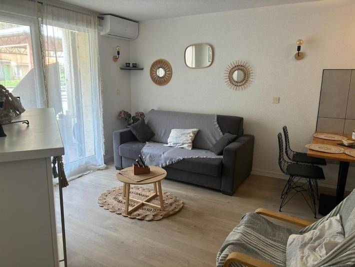 Appartement de vacances pour 4 personnes, avec piscine ainsi que vue et balcon