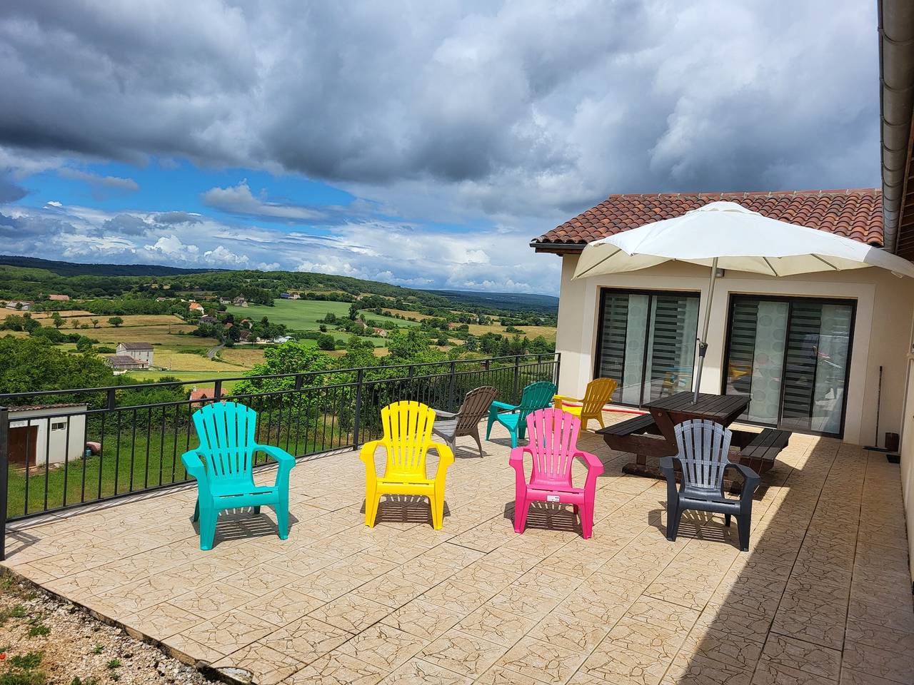 Holiday Home “Belle Villa 160” with Private Pool, Shared Terrace and Wi-Fi in Blars, Quercy