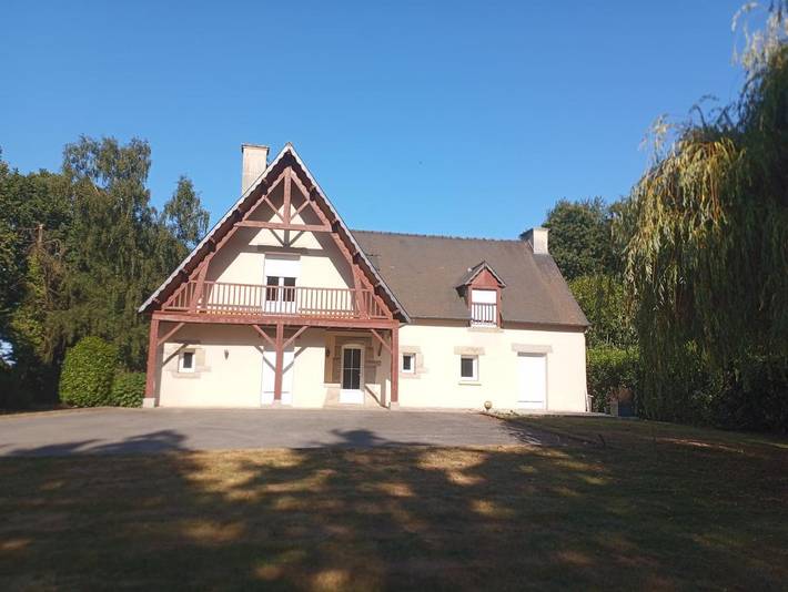 Location de vacances pour 13 personnes, avec terrasse, animaux acceptés dans Saint-Étienne-du-Gué-de-l'Isle