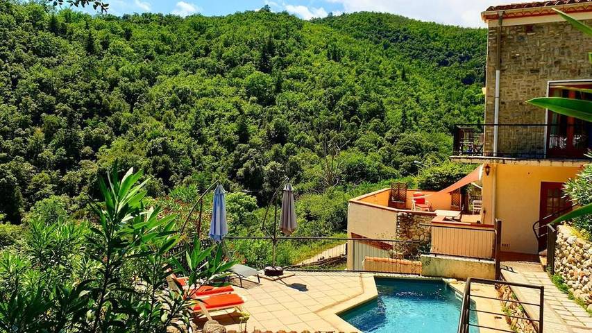 Appartement de vacances pour 2 personnes, avec terrasse ainsi que vue et piscine