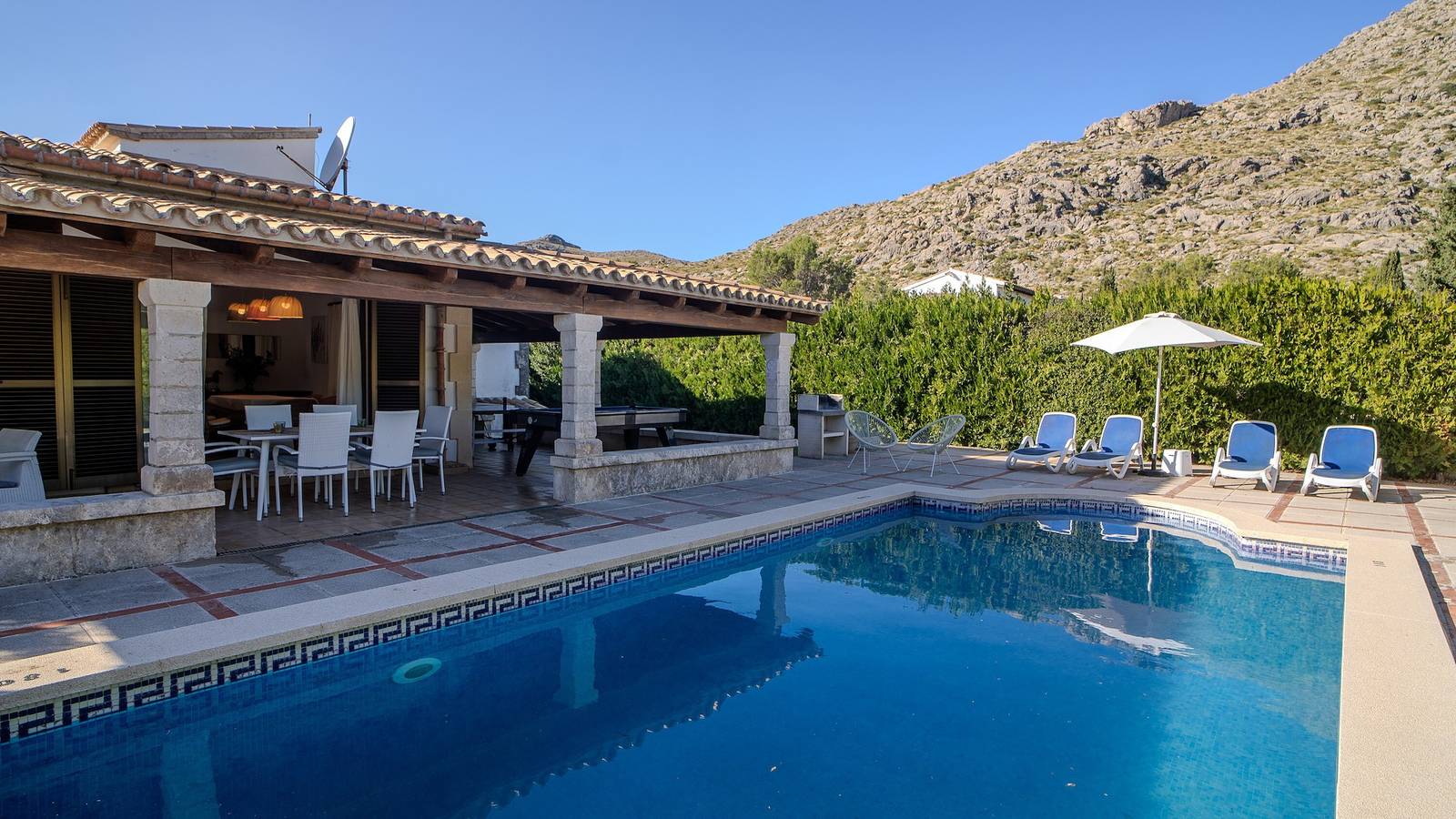 Casa Vacacional 'Villa Cal Peso' con Vistas a la Montaña, Wi-Fi y Aire Acondicionado in Puerto de Pollensa, Pollença