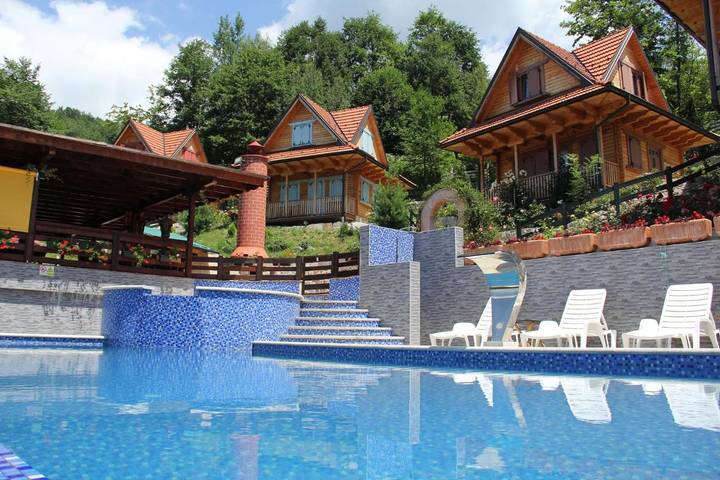 Domek letniskowy dla 5 osób, z ogród i jacuzzi oraz basen w Serbia