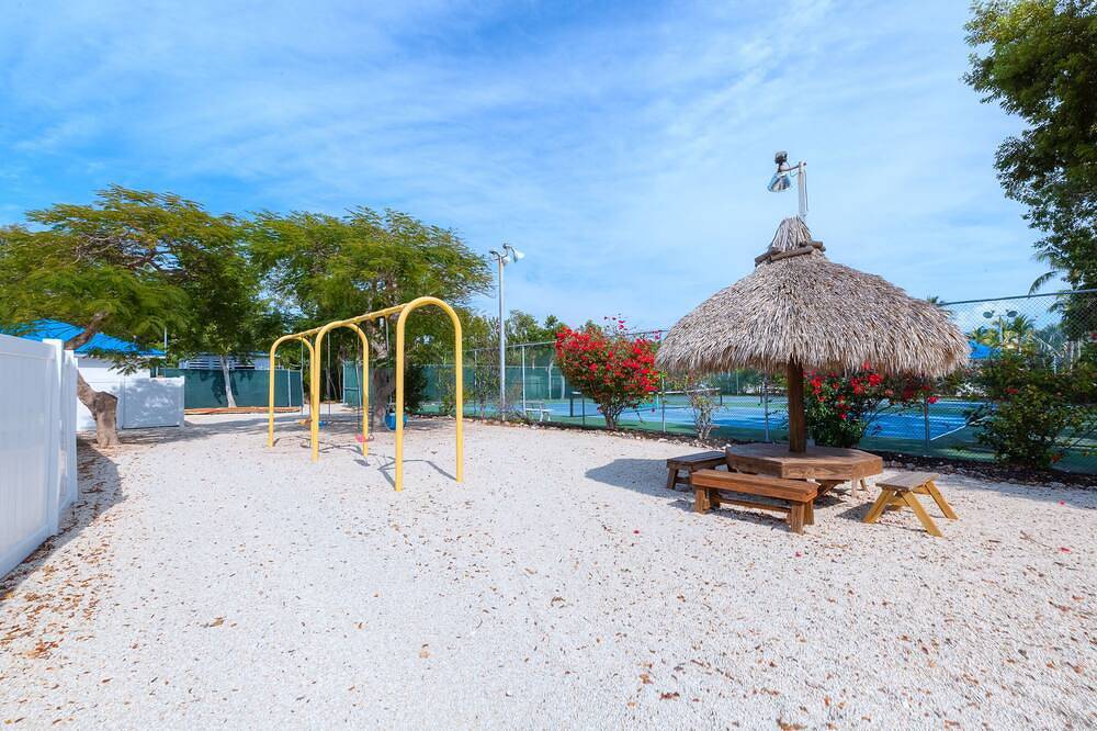 Entire apartment, Luxurious Suite+Open Ocean Views+Pool & Cabana Bar in Tavernier, Monroe County
