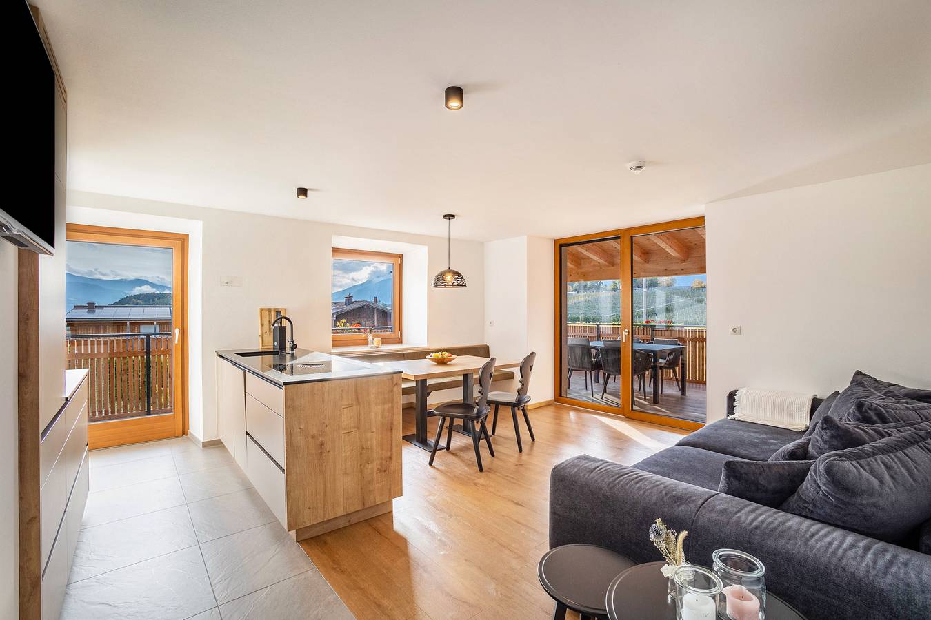 Entire apartment, Apartment 'Linderhof Panorama Terrasse' with Mountain View, Shared Pool and Wi-Fi in Natz - Naz, Natz-Schabs