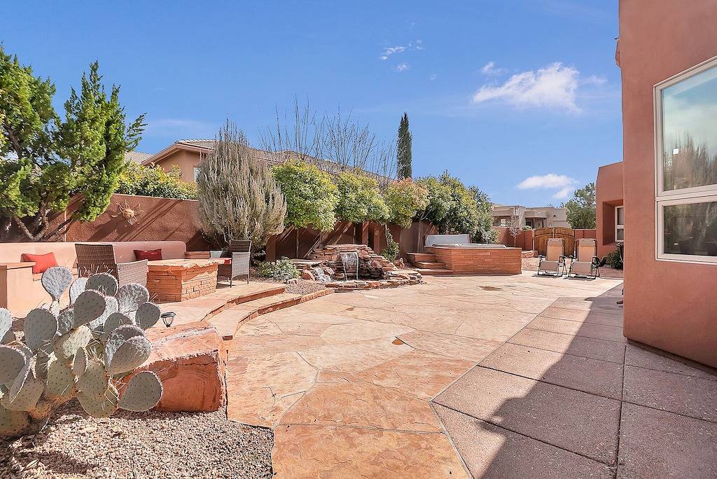 Sedona Dream Weaver: Luxurious 3Br home with breathtaking Red Rock views. in Sedona, Oak Creek Canyon