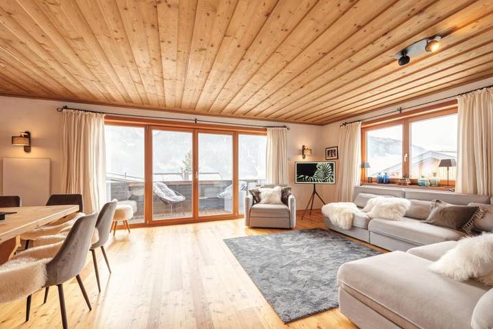 Ferienwohnung für 5 Personen, mit Balkon und Terrasse sowie Garten und Ausblick in Pettneu