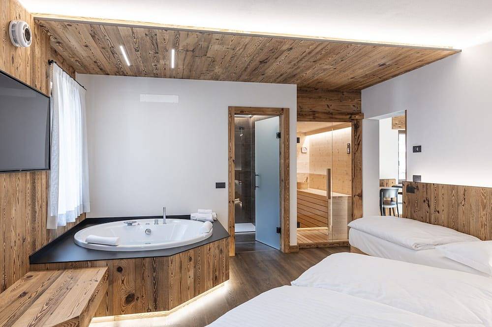 Entire apartment, Salvans Wellness - Aurum Room in Auronzo di Cadore, Sexten Dolomites