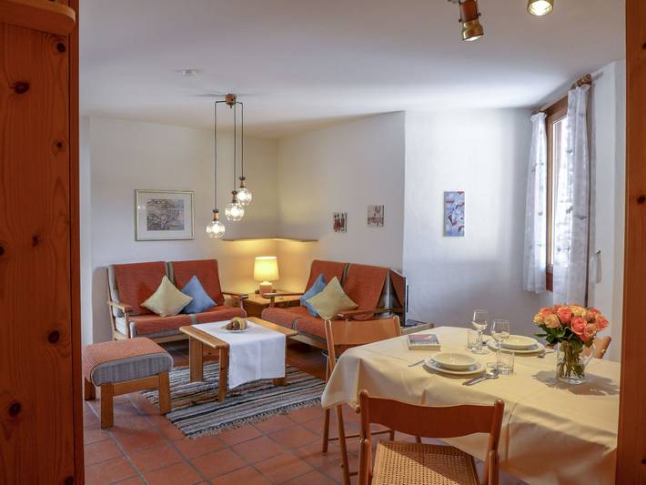 Ferienwohnung für 3 Personen, mit Balkon und Garten sowie Ausblick in St. Moritz
