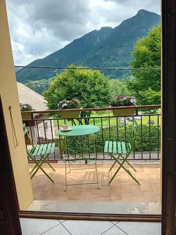 Gîte pour 12 personnes, avec balcon et vue, adapté aux familles à Chevenoz
