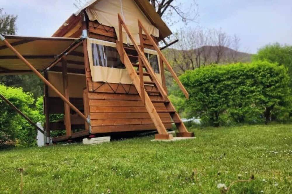 Zecamping 3 étoiles toboggans locatif Bbq 5m2 2 pers in Chézery-Forens, Parc naturel régional du Haut-Jura