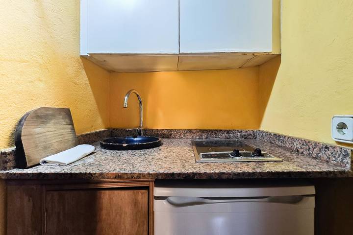 Apartment 'Navila' with Shared Pool, Wi-Fi and Air Conditioning in Dalt Vila, Ibiza (Municipality)
