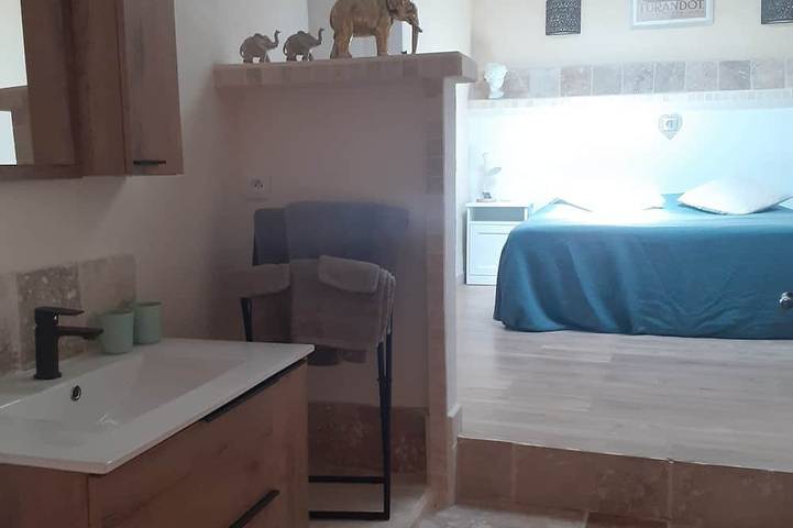 Location de vacances pour 2 personnes, avec jardin à Roche-Saint-Secret-Béconne - 2