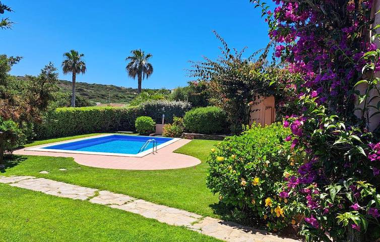 Appartamento con vista mare, piscina, terrazza e accesso diretto alla spiaggia in Punta De Su Turrione, Stintino