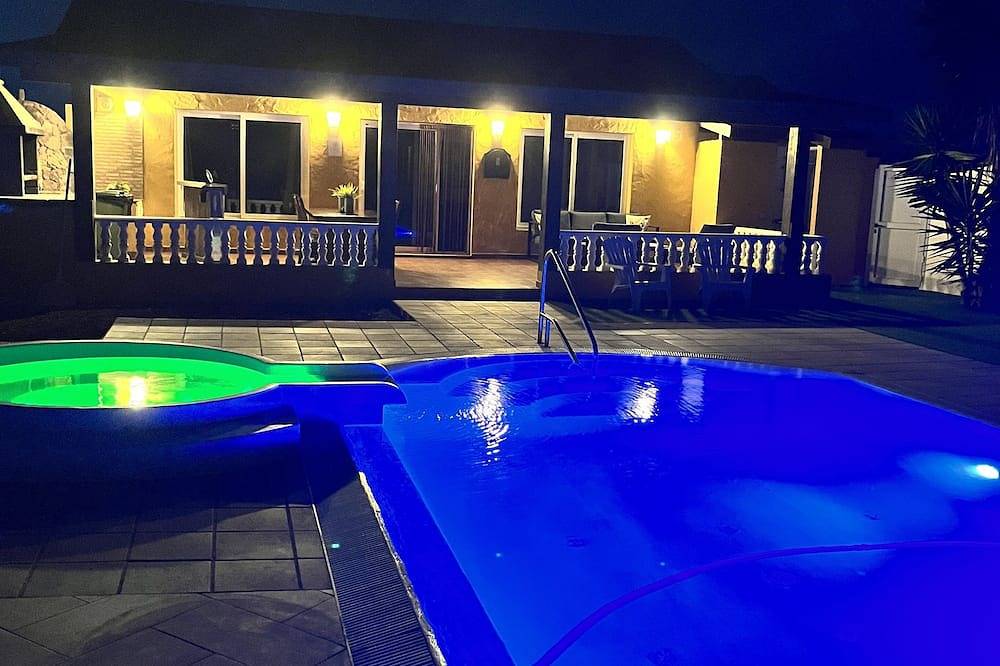 Ideale villa voor ontspanning, met zwembad en jacuzzi, mooi uitzicht op de bergen in El Roque, La Oliva