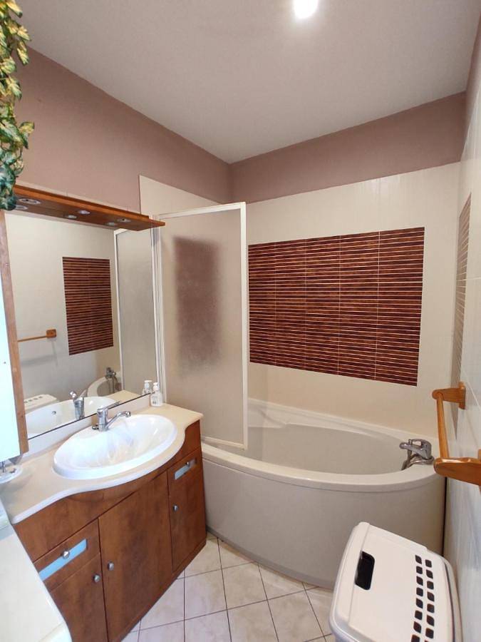 Appartement entier, T2 sur la place du village proche Mer et Montpellier in Saint-Jean-de-Védas, Côte méditerranéenne (France)