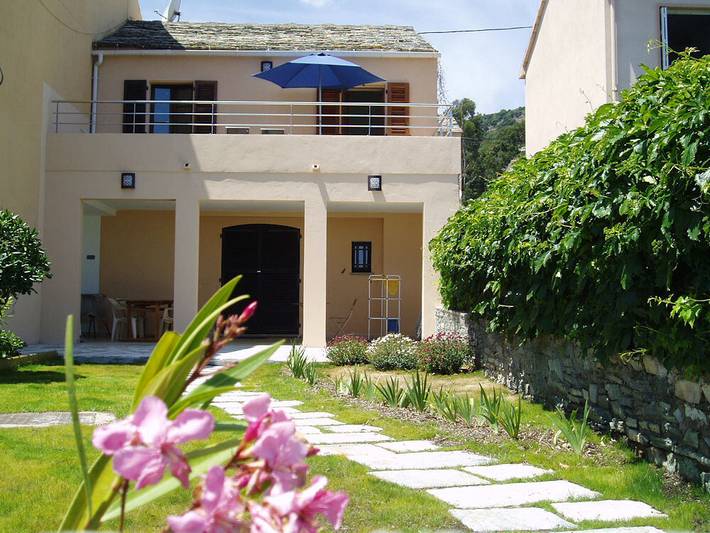 Gîte pour 3 personnes, avec terrasse et jardin dans Miomo