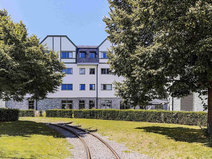 Hôtel pour 4 personnes, avec vue ainsi que jardin et piscine, animaux acceptés dans Grottes de Han - 2