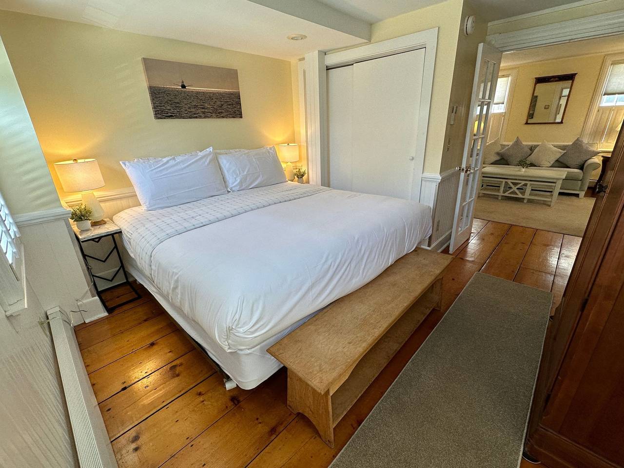 Entire Historic 5 Bed/ 5 Bath Inn Sleeps 17 in Newport, Newport County