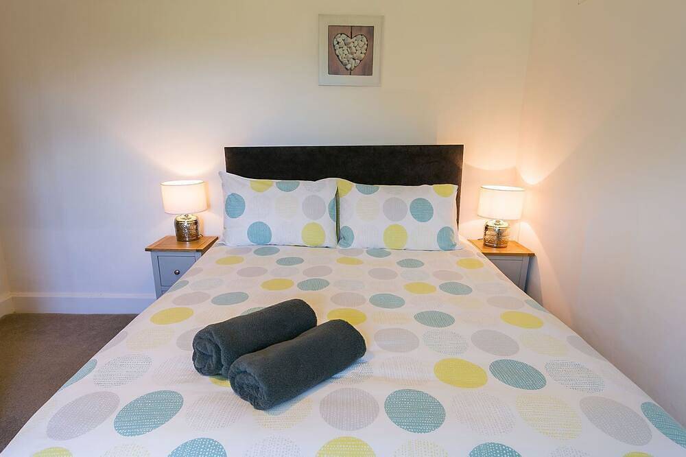 Entire apartment, Ty'r Ardd -  a ground floor bedroom that sleeps 7 guests  in 4 bedrooms in Red Wharf Bay, Isle of Anglesey