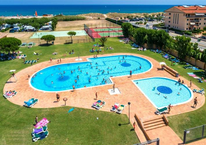 Camping para 4 personas, con Terraza además de Piscina para niños y Piscina en Pals