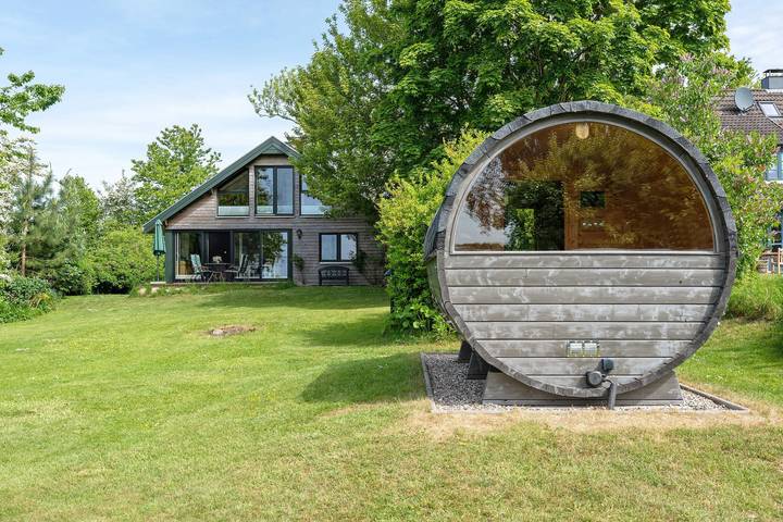 Log cabin for 6 people, with Garden and Sauna as well as Lake view