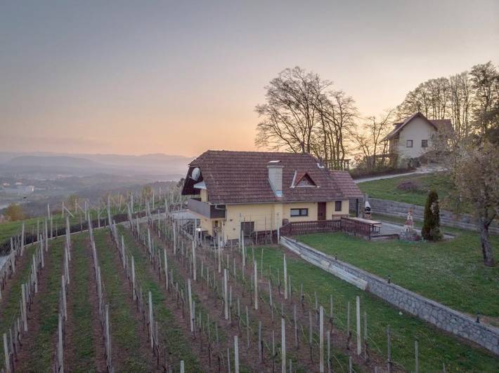 Ferienwohnung für 10 Personen, mit Garten und Ausblick sowie Sauna