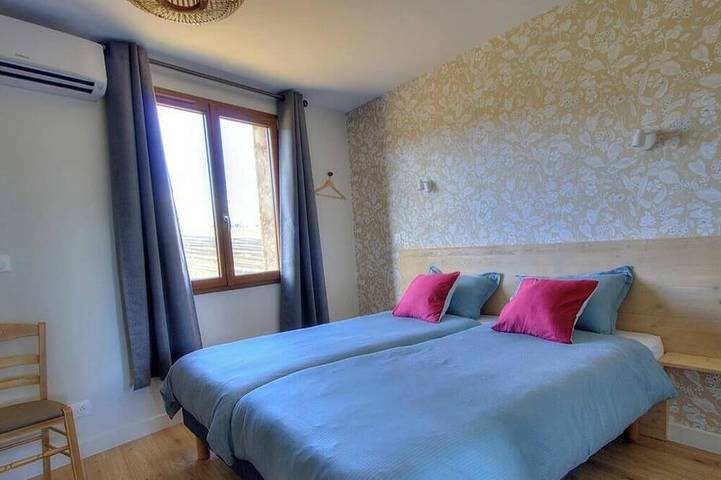 Location de vacances pour 6 personnes, avec Jardin à Lantignié - 2
