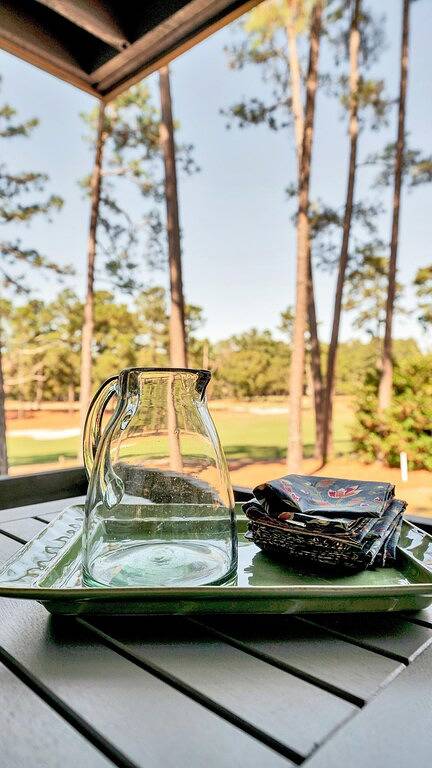 Ganze Wohnung, Greenside Getaway️! Walk to Clubhouse and Cradle! Panoramic Golf Views! in Pinehurst, Moore County