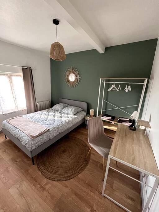 Appartement entier, Three-Bedroom Apartment in Valenciennes, Région de Valenciennes