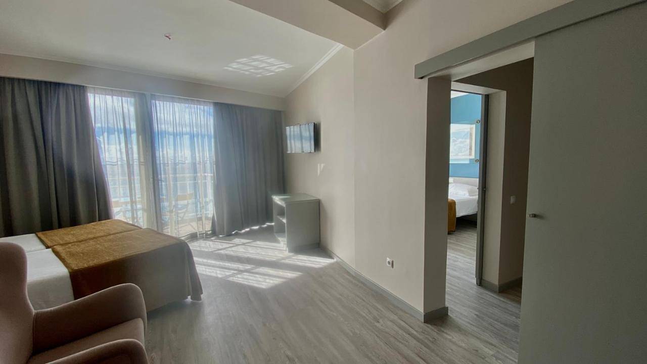 Hotel Orca Praia - Adults Only in São Martinho, Île de Madère
