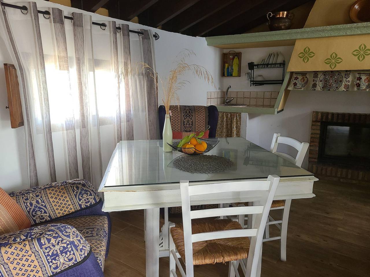 Vintage Farmhouse in Algarinejo with Terrace in Fuentes de Cesna, Algarinejo