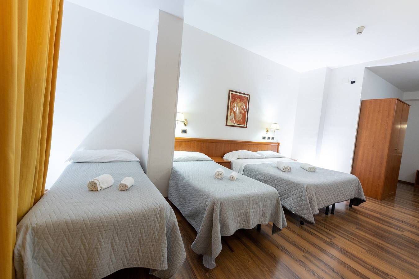 Bed and Breakfast H Pompeii Ruiins – Standard Dreibettzimmer 7 in Pompei, Nationalpark Vesuv