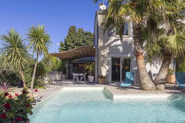 Location de vacances pour 6 personnes, avec terrasse et jardin à Noves - 4