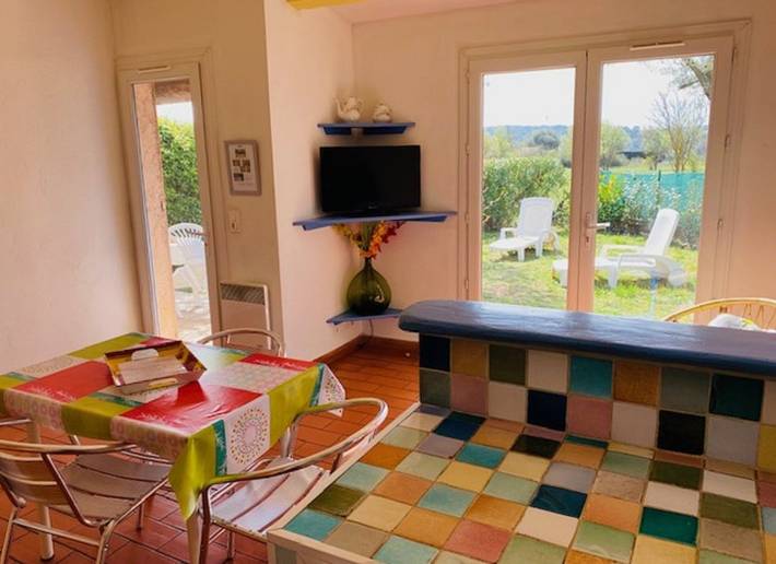 Gîte pour 3 personnes, avec piscine ainsi que terrasse et jardin, animaux acceptés dans le Var - 3