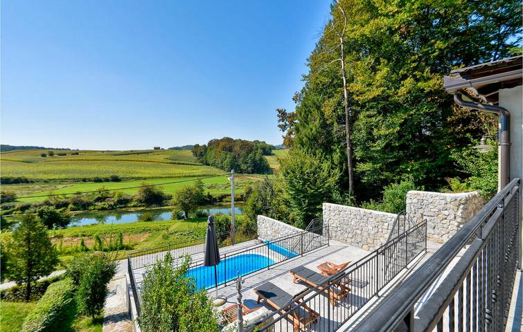 Charmante 76 m² große Wohnung mit Pool und Terrasse, nur wenige Schritte vom Fluss Dobra entfernt in Karlovac, Karlovac und Umgebung