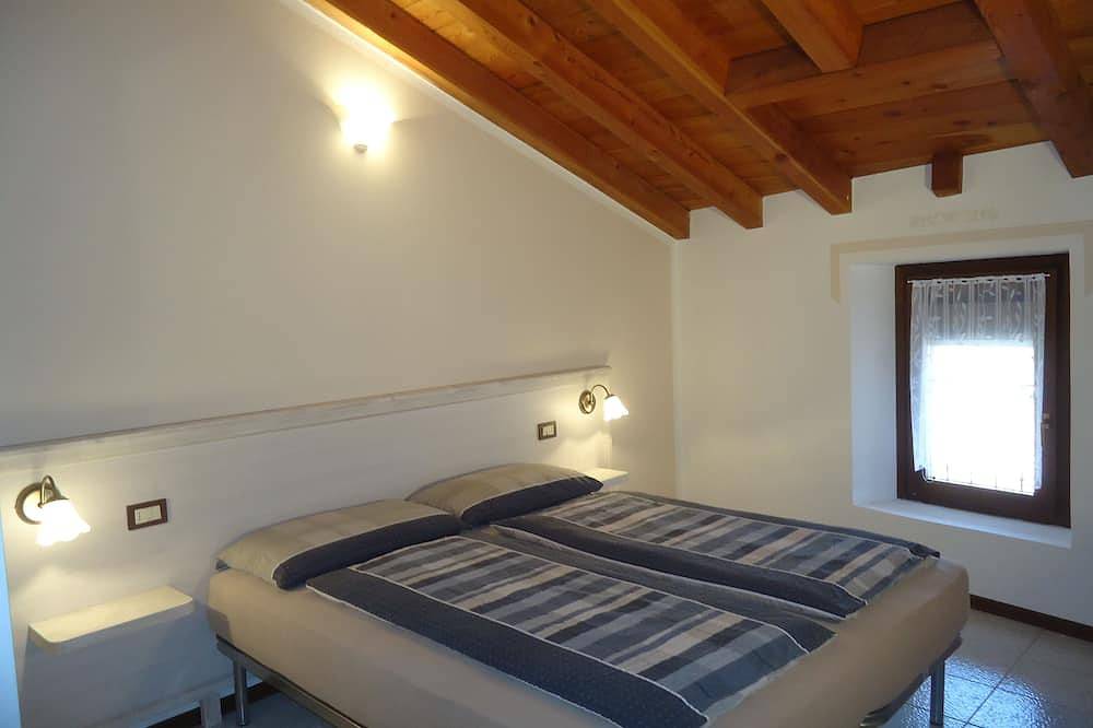 Ganze Wohnung, Casa Enrica Typ E2, bis 4 Pers, 200m zum See, ruhige und sehr romantische Lage in Idro, Gardasee-Berge