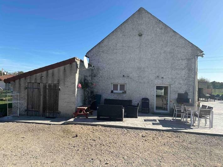 Gîte pour 8 personnes, avec terrasse et jardin dans Saint-Pont