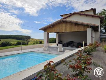 Gîte pour 12 personnes, avec piscine et terrasse à Giroussens
