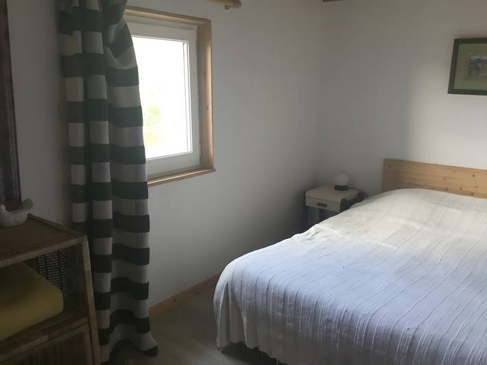 Maison atypique bois pisé .  d'amenagement simple mais avec confort ,très calme.très belle vue in Beurières, Région d'Ambert